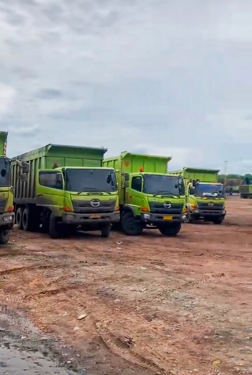 Armada Truck Hauling